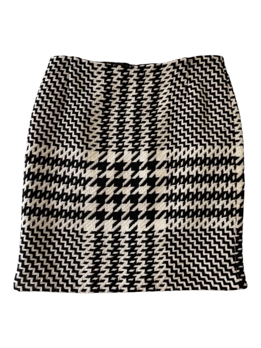 Oui houndstooth mini skirt 20% wool black & white classic & timeless size 6